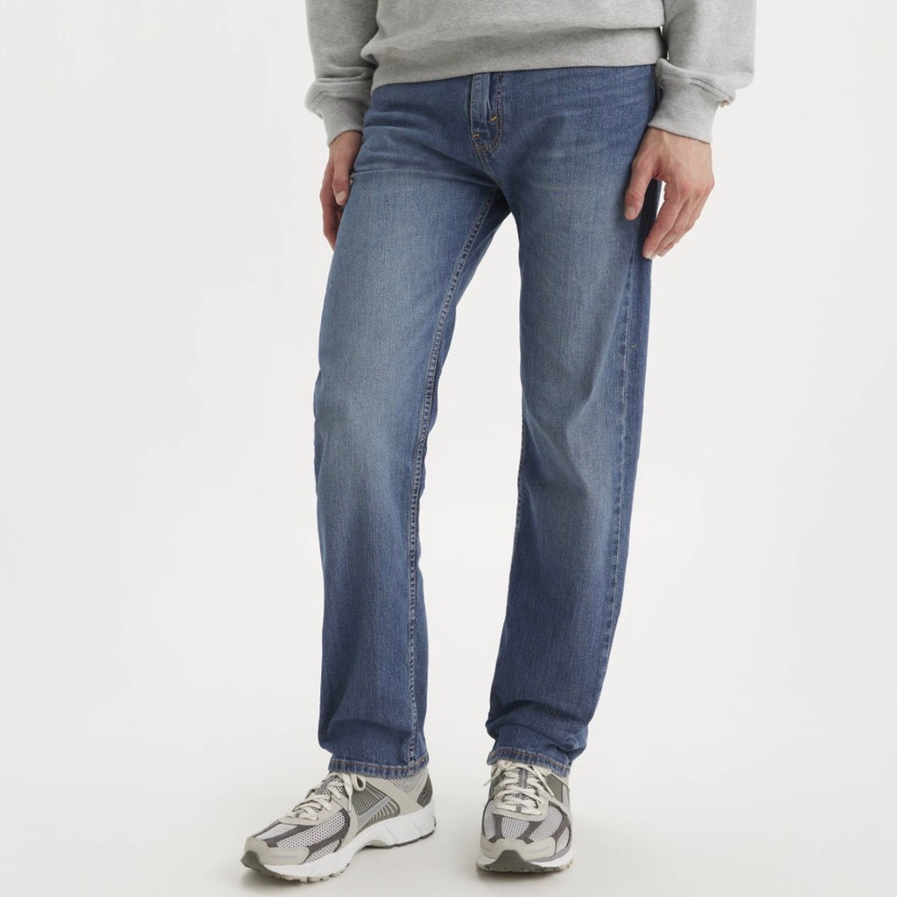 Levis 505 Straight Leg Jeans Mens Size 33 x 32 Medium Wash Blue Denim Casual